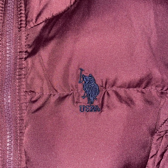 Polo Assn. Wine color puffer vest. New condition. Size large. - Picture 9 of 11